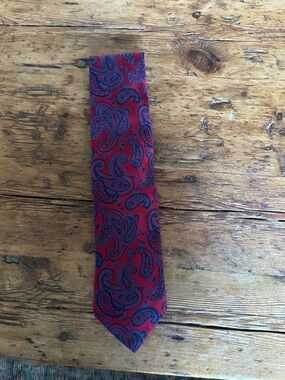 Faconnable Men's Red/ Blue Paisley Tie - Classic Formal Accessory
